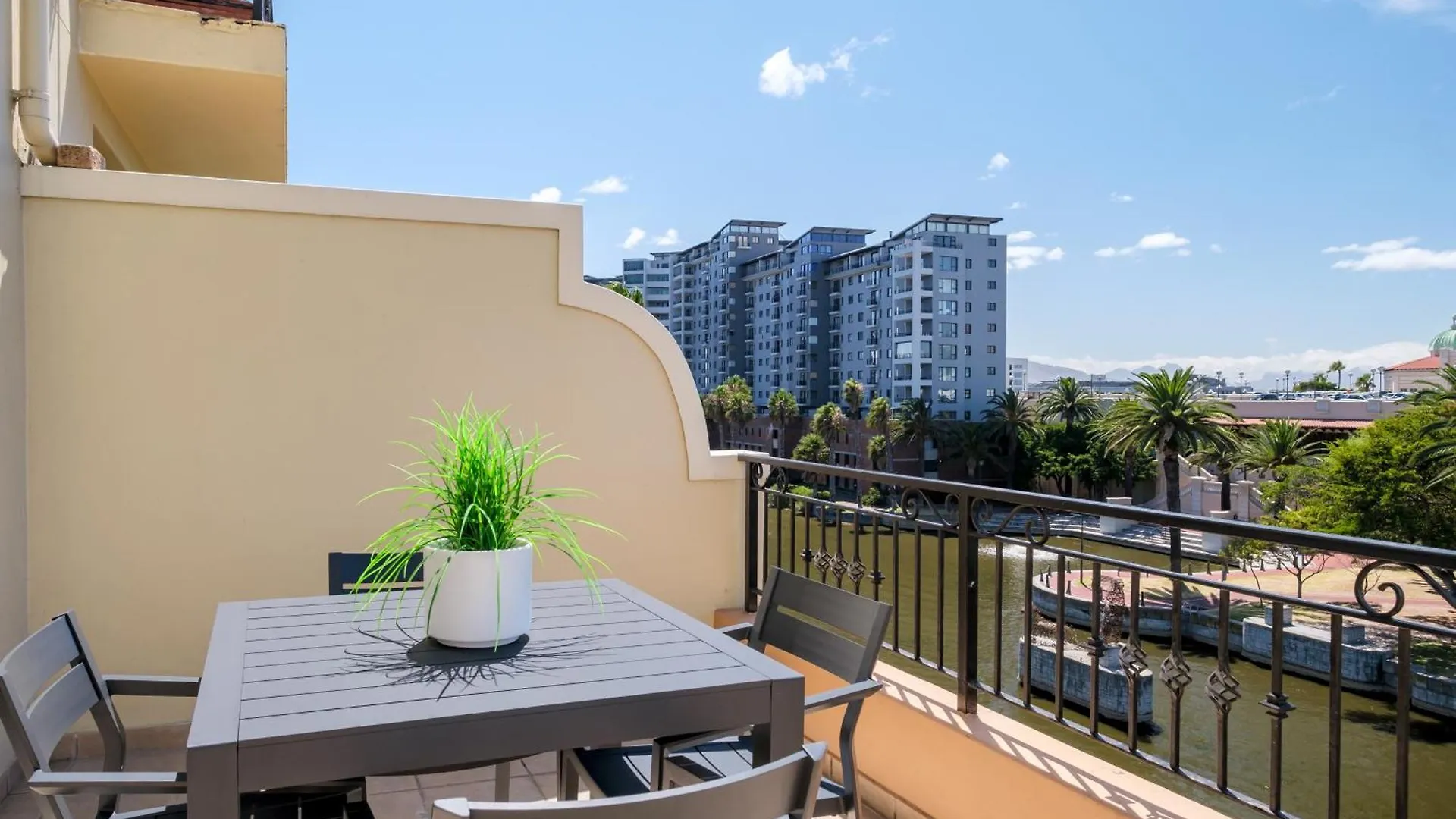 Apartment Belina - Island Club Canal View Cape Town