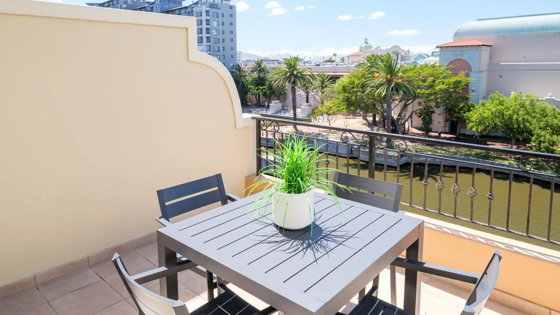 Belina - Island Club Canal View Cape Town